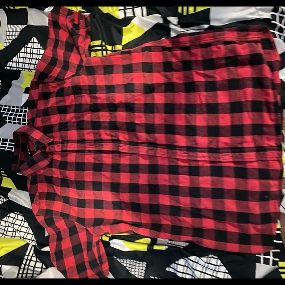 Button up - Picture 1 of 1